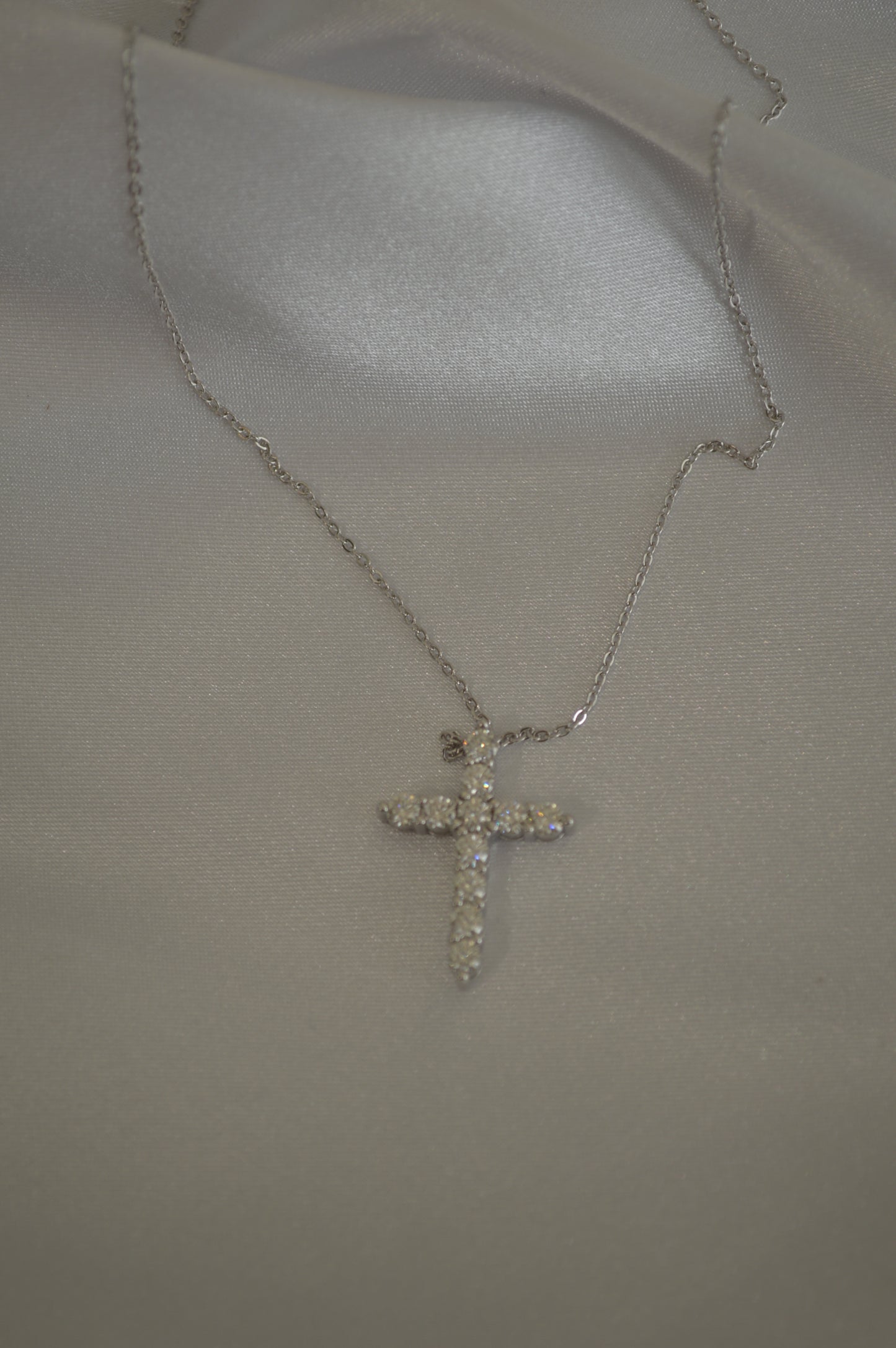Collar Cruz Plateada