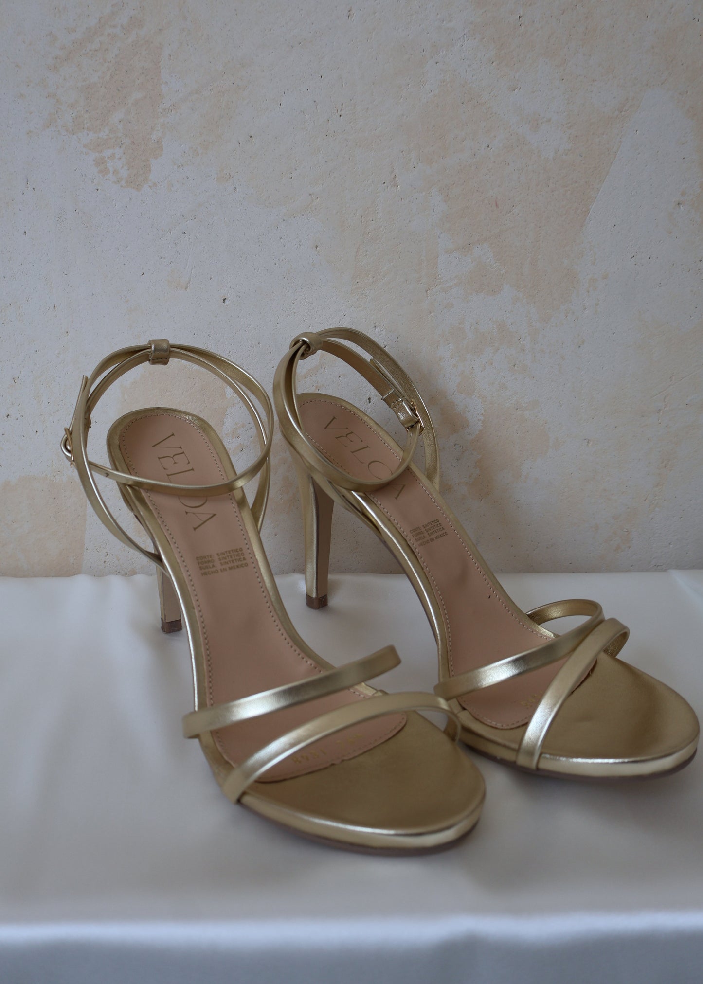 Tacones dorados