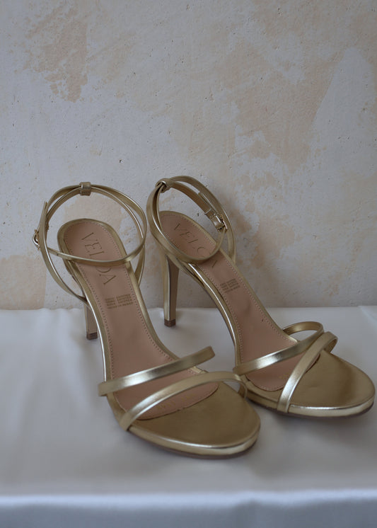Tacones dorados