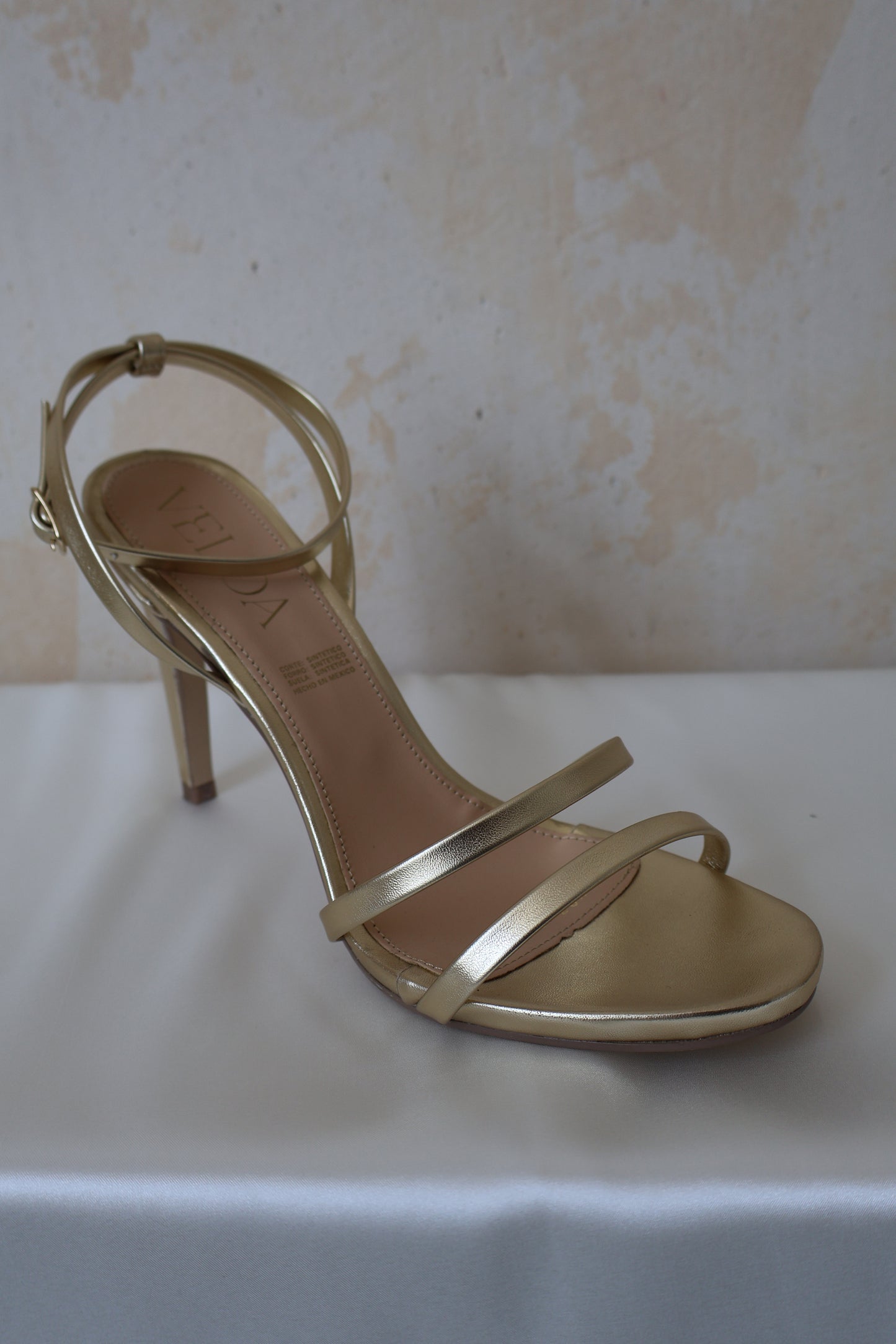 Tacones dorados