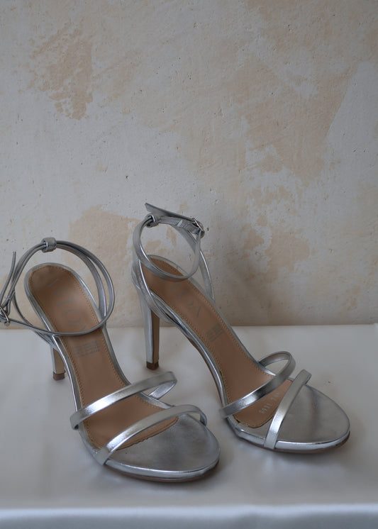 Tacones plateados