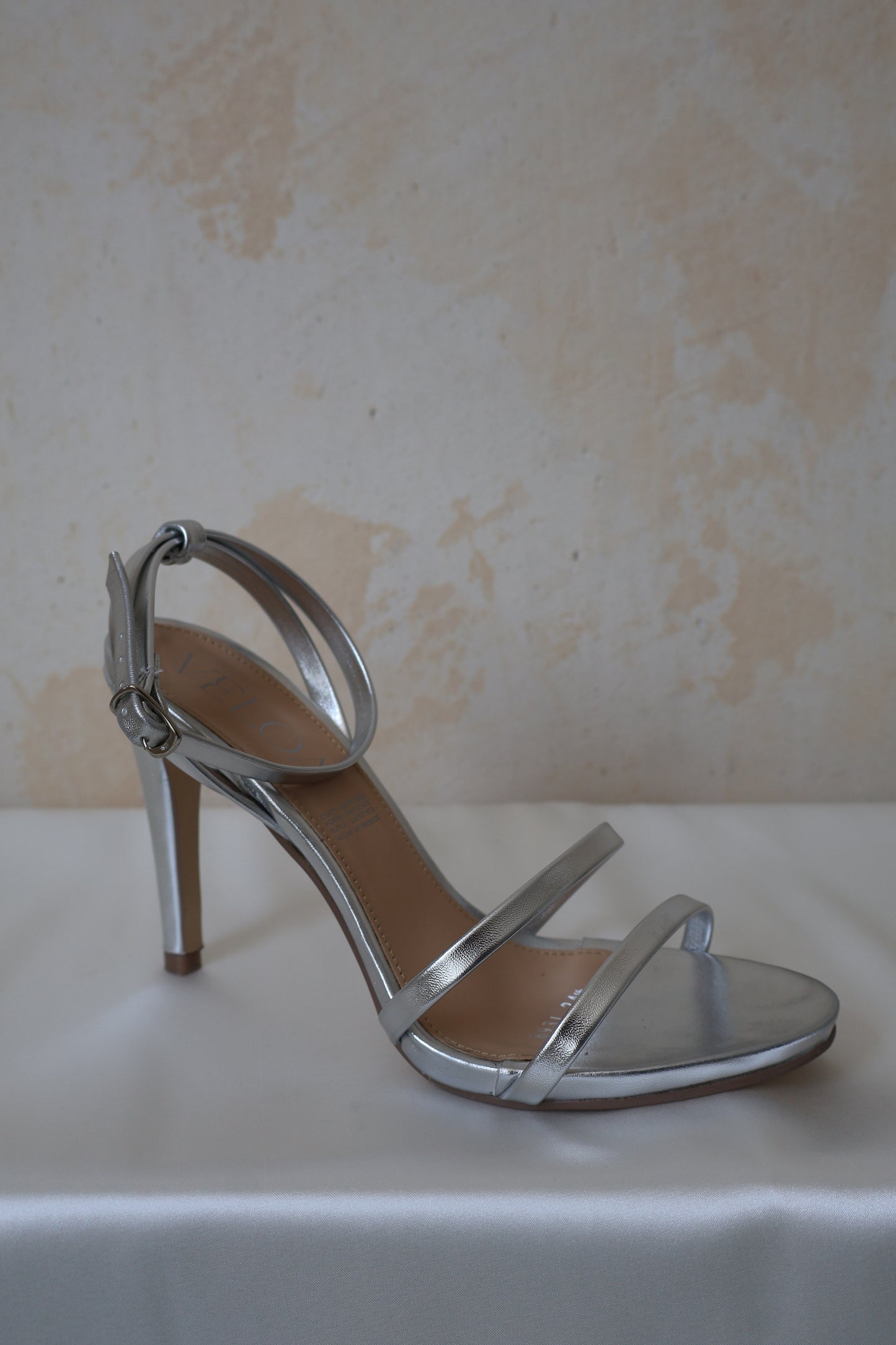 Tacones plateados