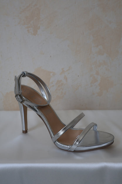 Tacones plateados